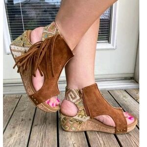 Very G Western Tramonte Fringe Wedge Sandals Tan Sz 7 